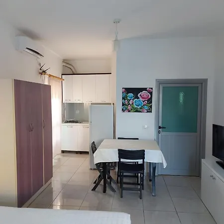 Jaktstuga Triad Vlorë