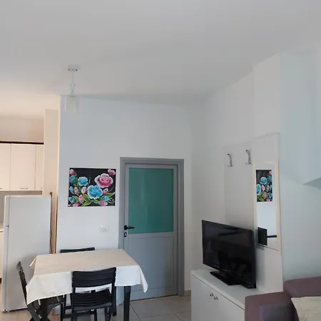 山林小屋 Triad
